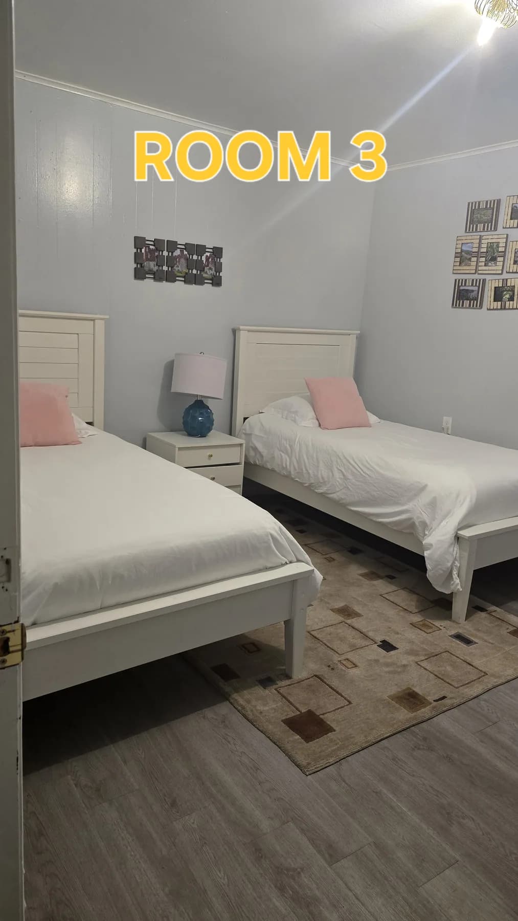 Lake House — Room 3 — Sleeps 2, Women, Linens provided
