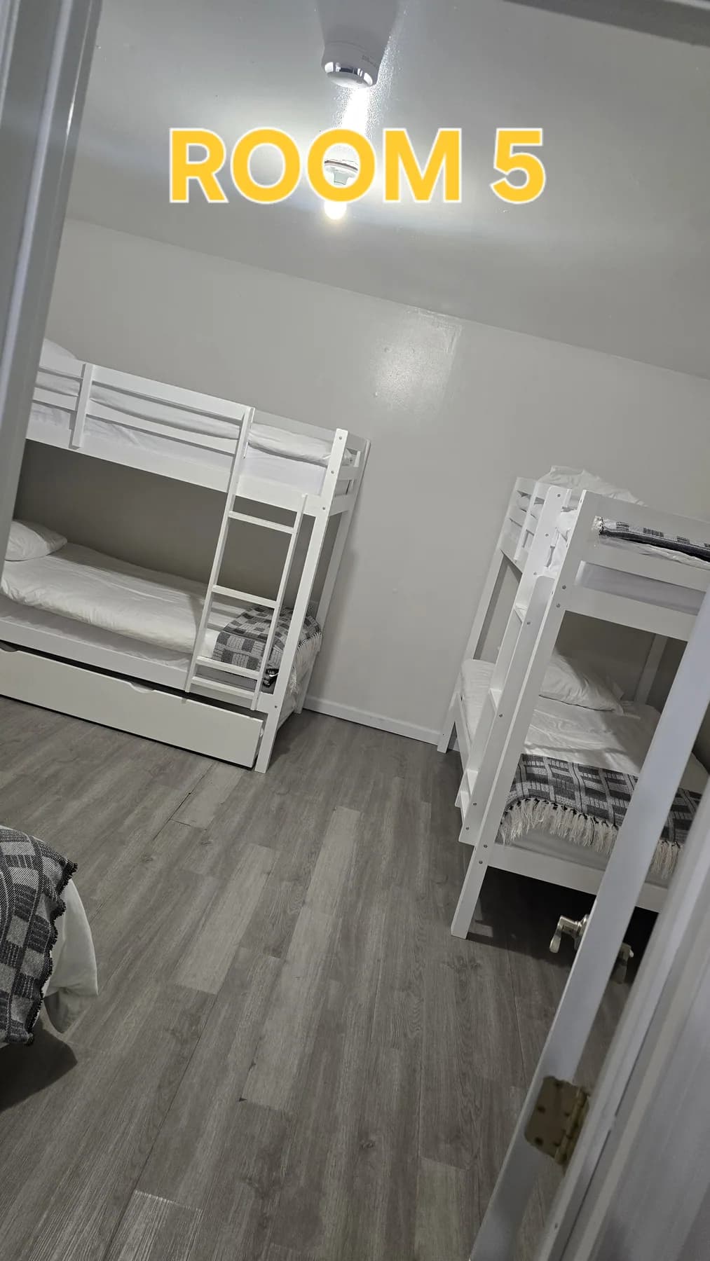 Lake House — Room 5 — 5 places, Women, Linens provided